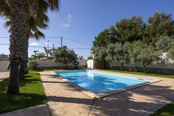 Piscina e giardino